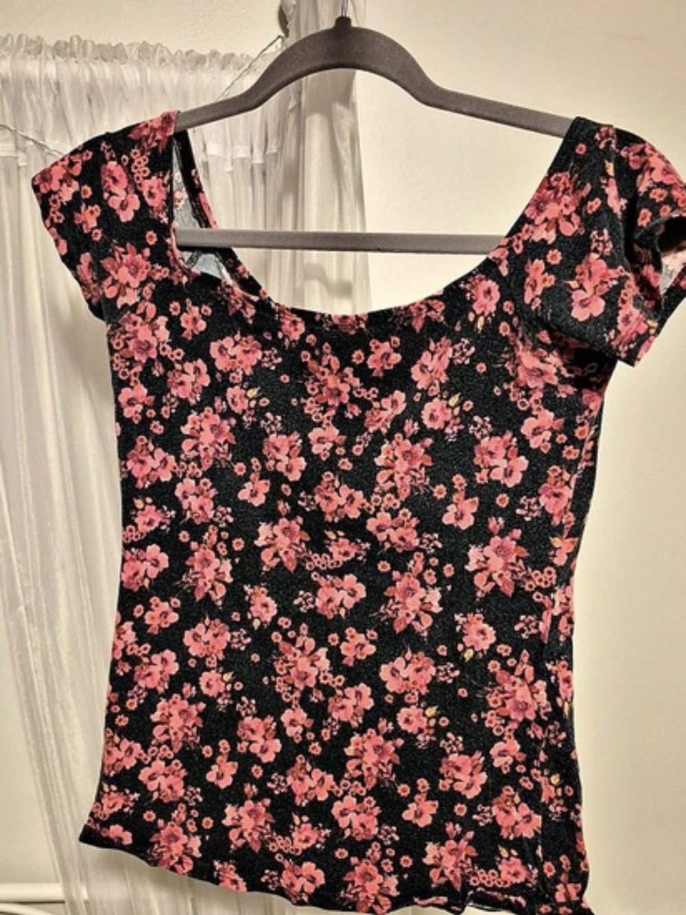 Garage Floral Short Sleeve Top in Black & Pink Size Medium